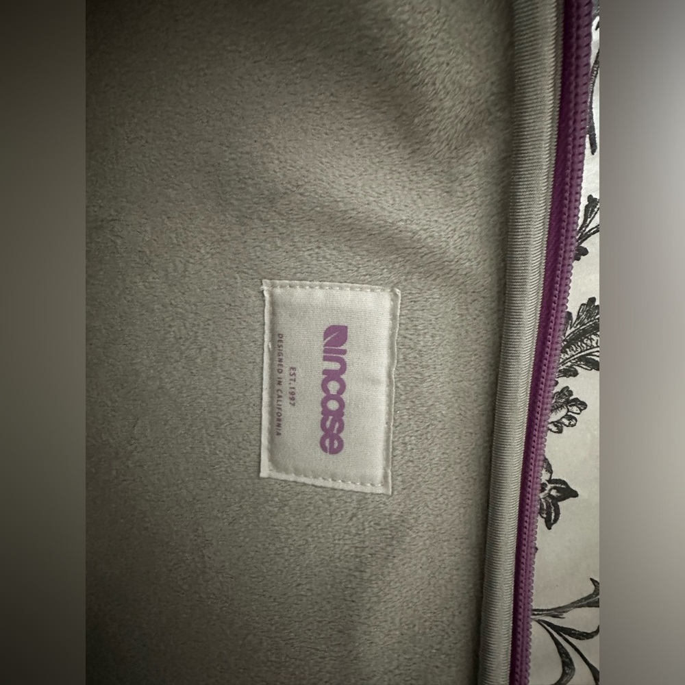 Incase Ipad Case - Picture 4 of 11